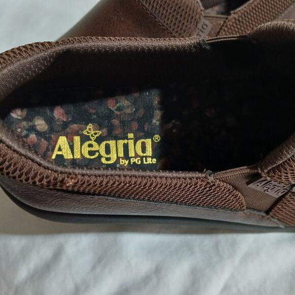 Alegria by PG Lite Duette Fudge 39 US 8.5  Unworn Slip-On Flats Casual - Picture 2 of 10